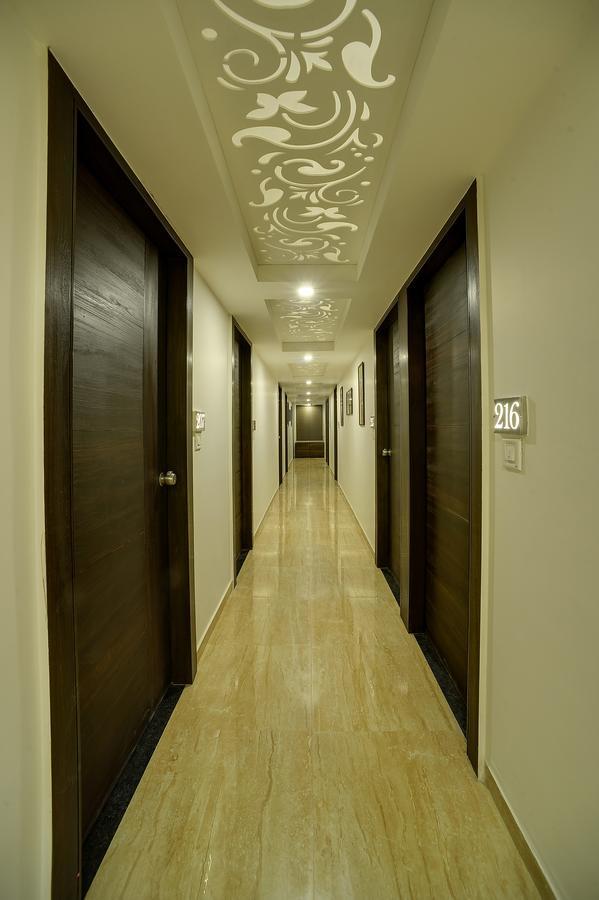 Rudra Royale Hotel Ahmedabad Exteriör bild