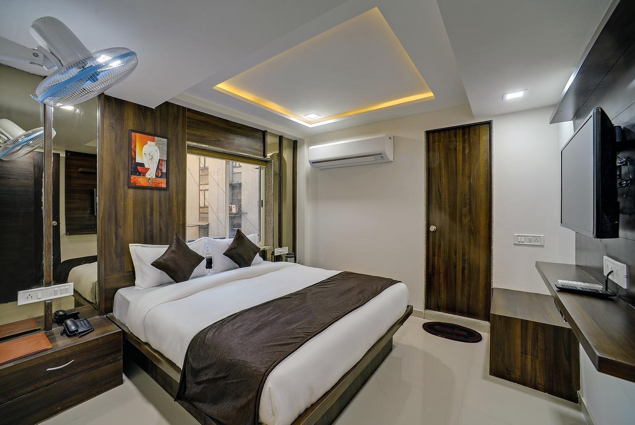 Rudra Royale Hotel Ahmedabad Exteriör bild