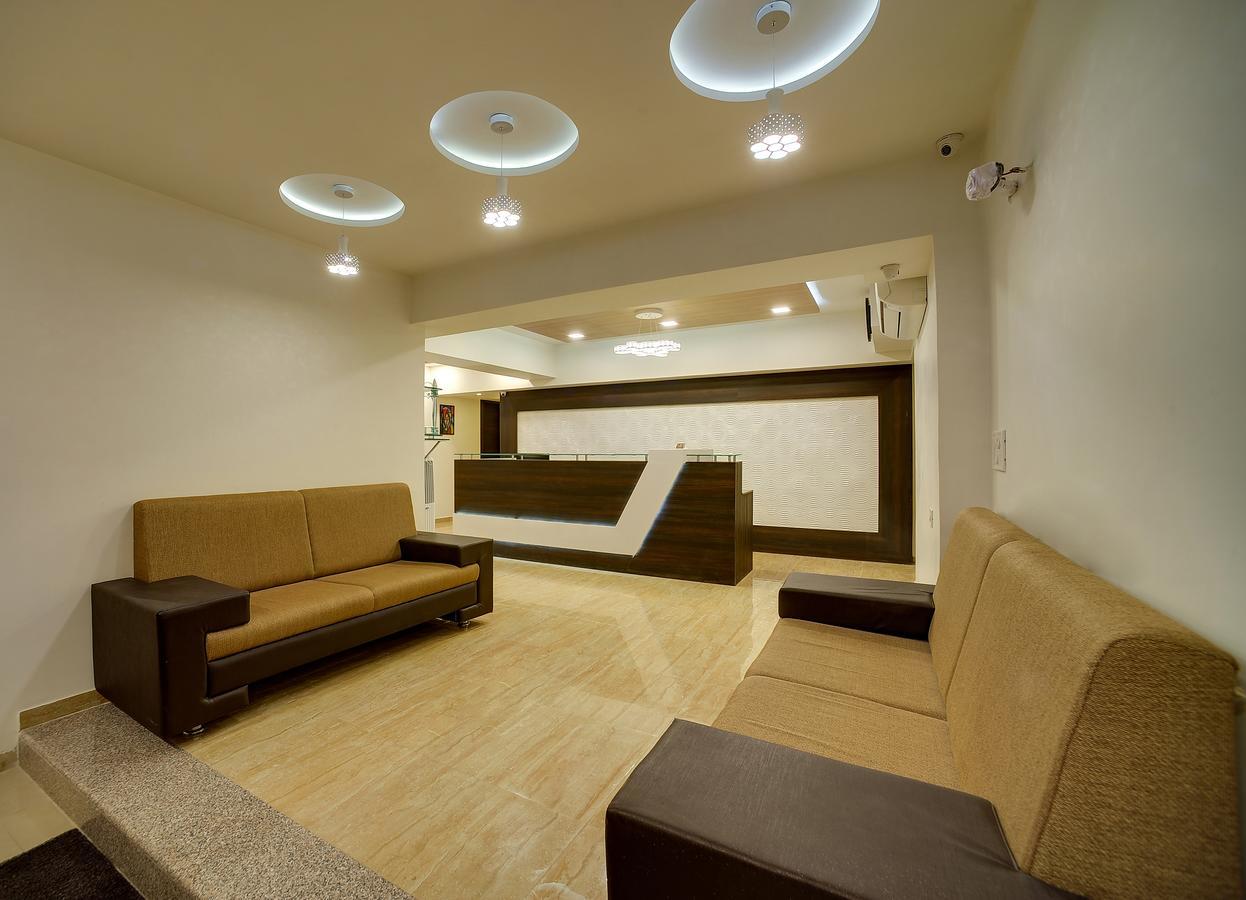 Rudra Royale Hotel Ahmedabad Exteriör bild