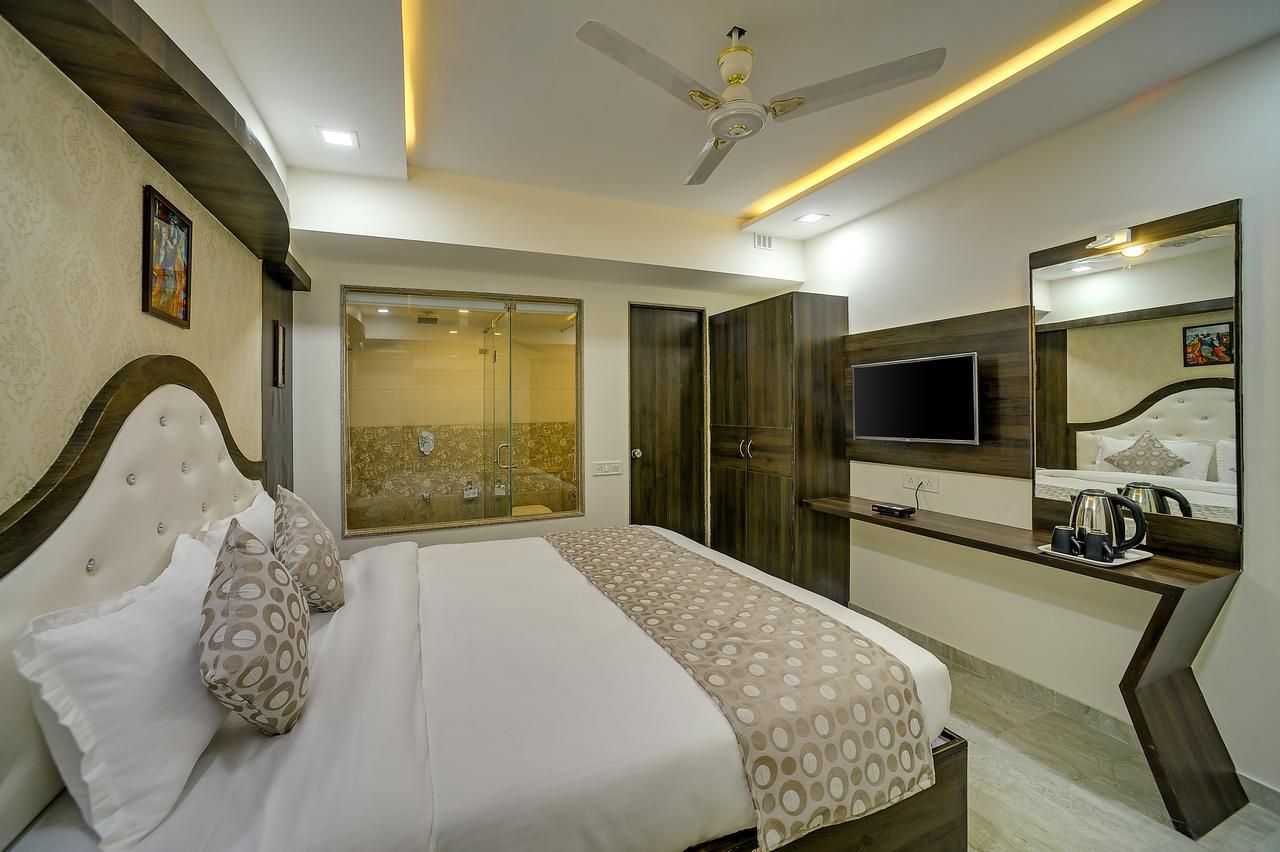 Rudra Royale Hotel Ahmedabad Exteriör bild