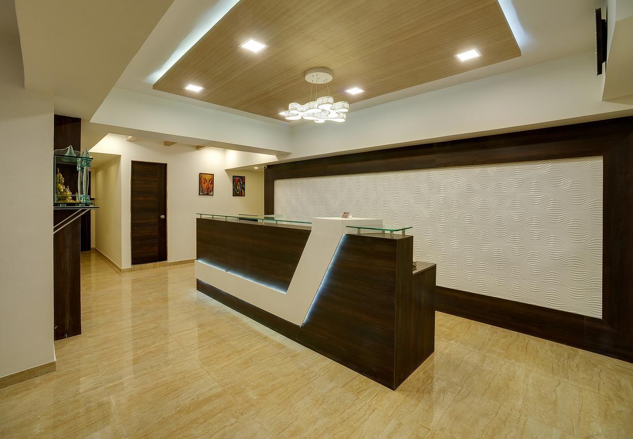 Rudra Royale Hotel Ahmedabad Exteriör bild