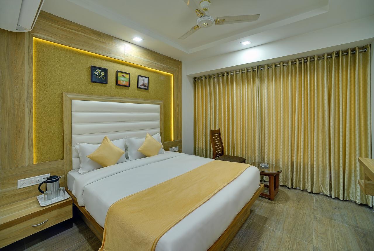 Rudra Royale Hotel Ahmedabad Rum bild
